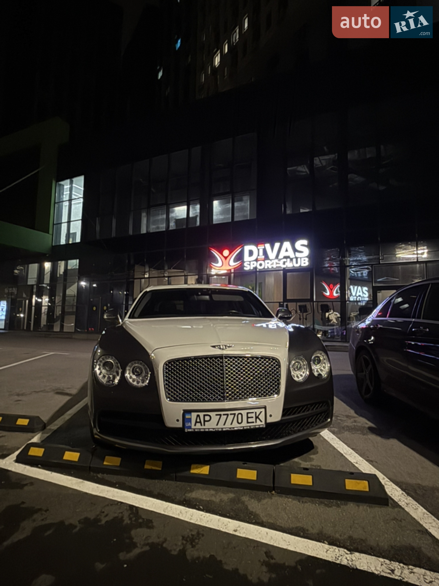 2018 Bentley Flying Spur - мініатюра 25
