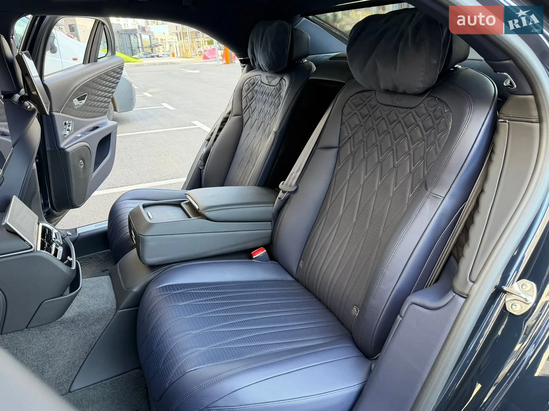 2022 Bentley Flying Spur - мініатюра 59