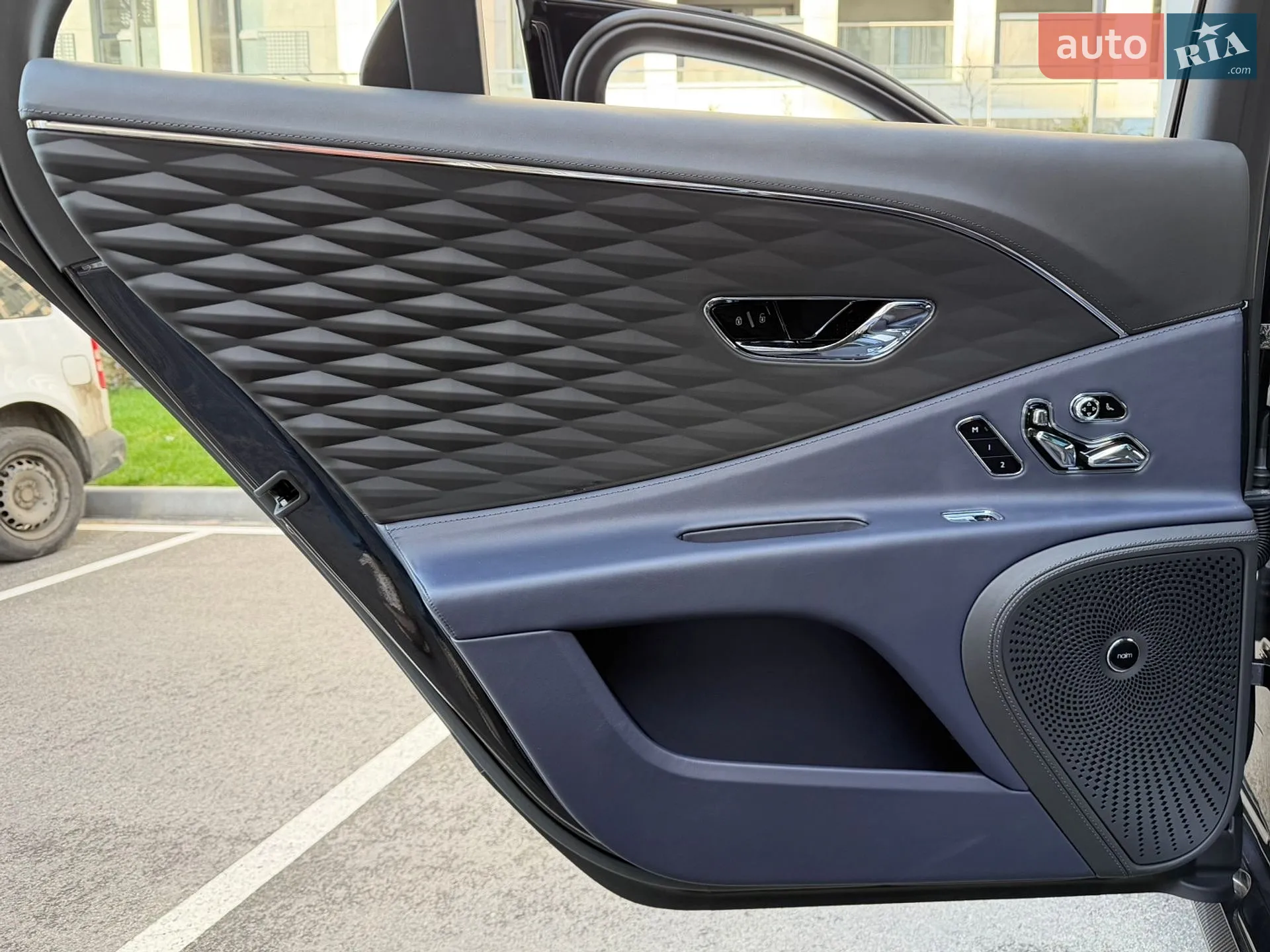 2022 Bentley Flying Spur - мініатюра 69