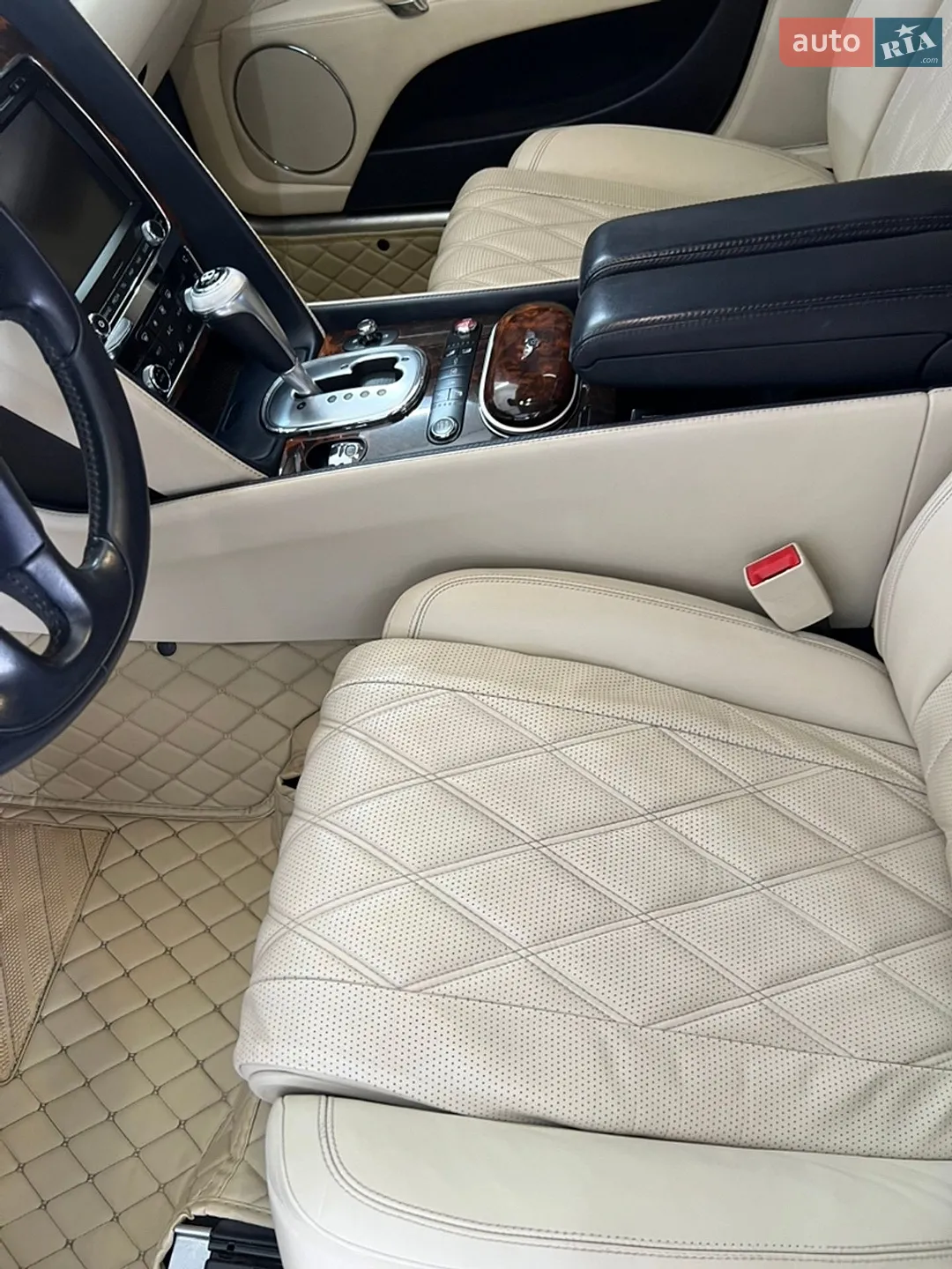 2015 Bentley Flying Spur - мініатюра 31
