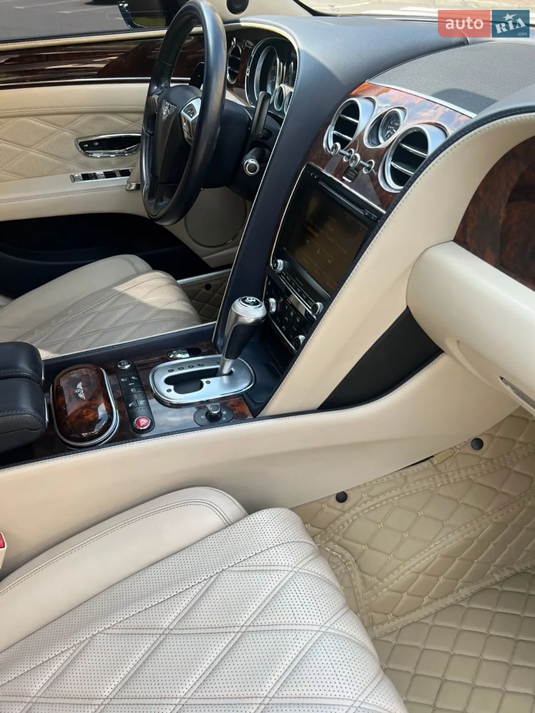 2015 Bentley Flying Spur - мініатюра 36
