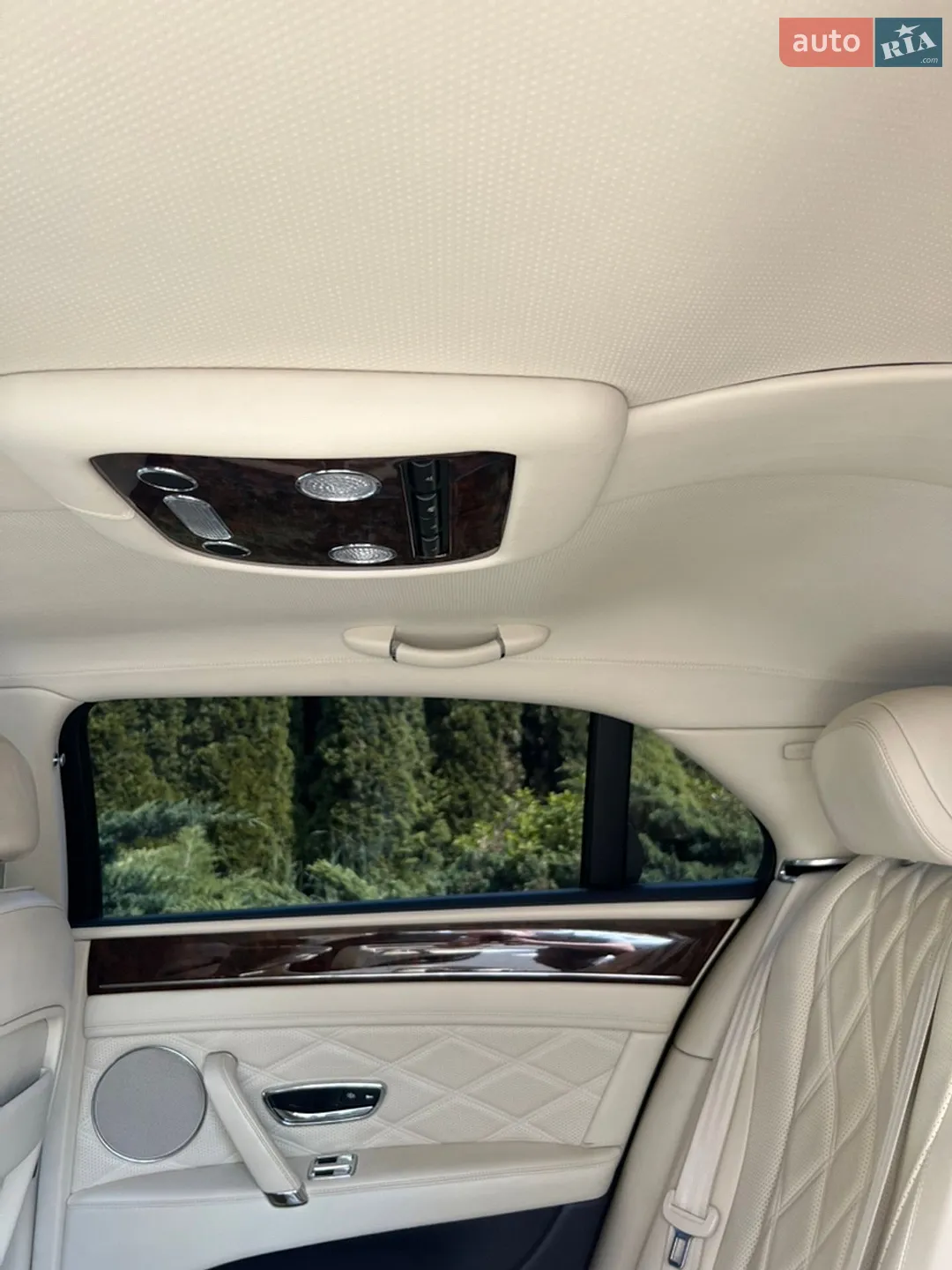 2015 Bentley Flying Spur - мініатюра 40