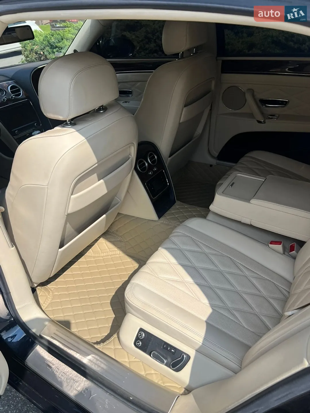 2015 Bentley Flying Spur - мініатюра 43