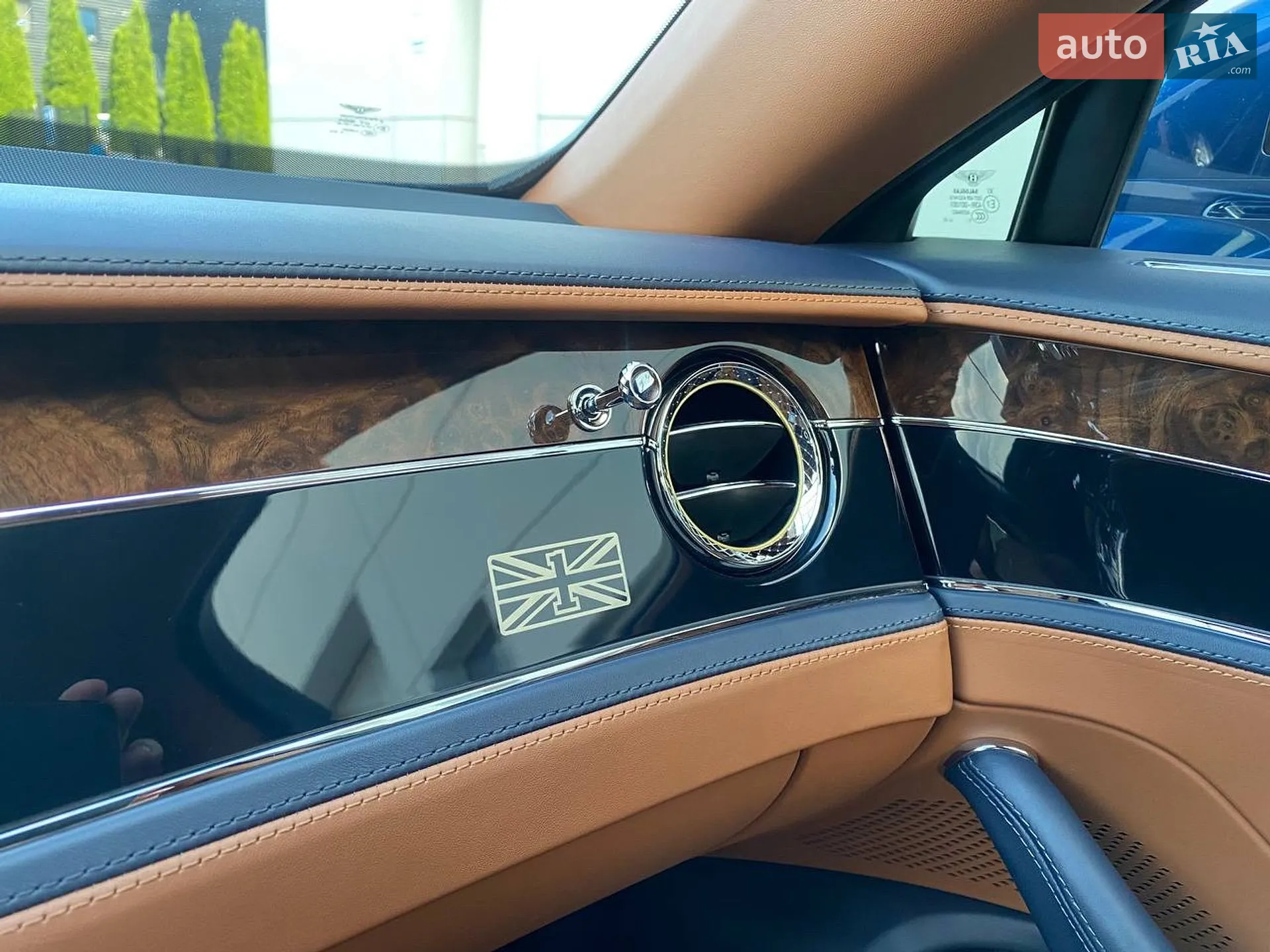 2020 Bentley Flying Spur - мініатюра 19