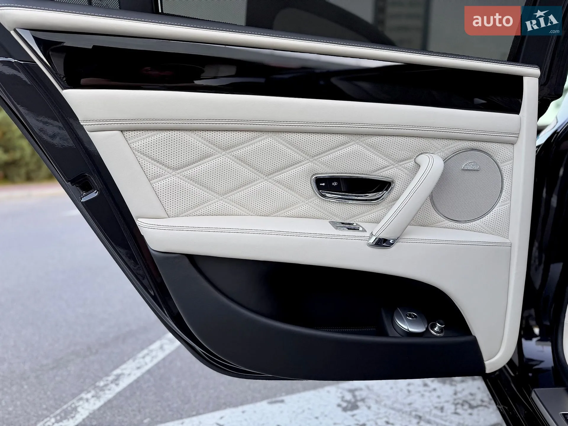 2013 Bentley Flying Spur - мініатюра 52