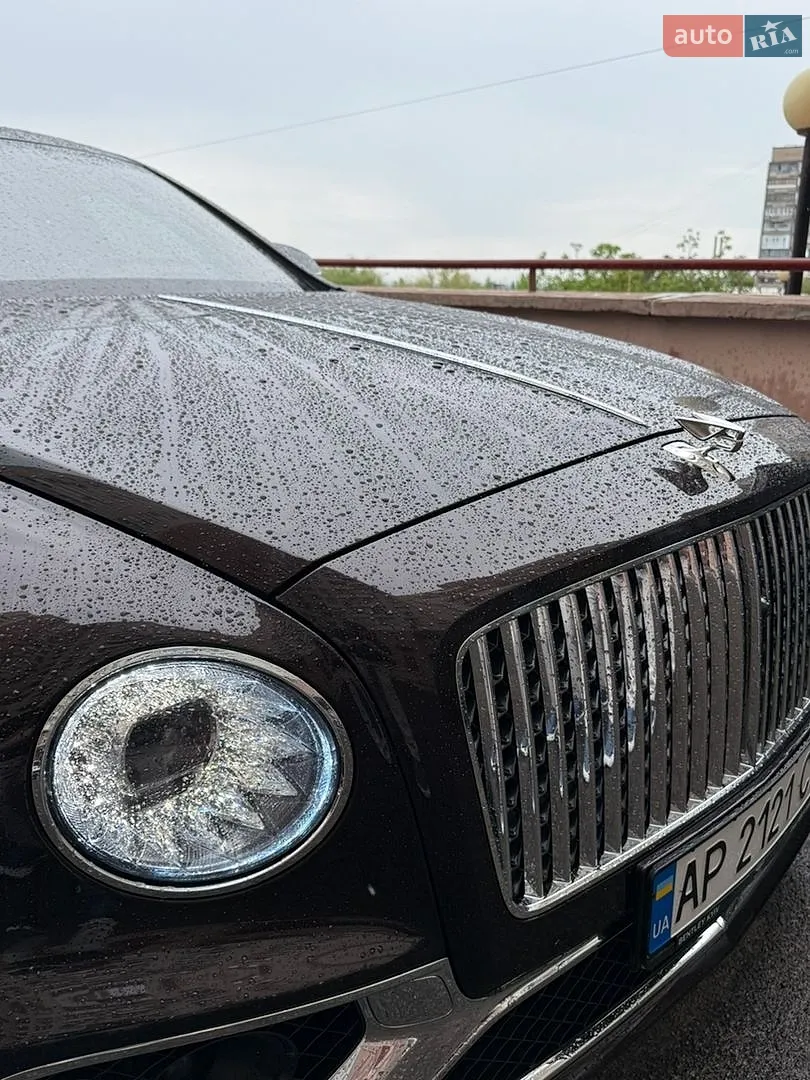 2021 Bentley Flying Spur - мініатюра 26