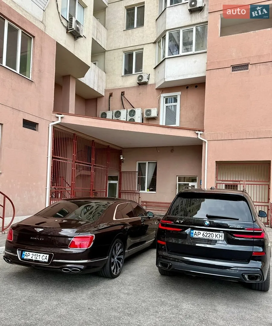 2021 Bentley Flying Spur - мініатюра 32
