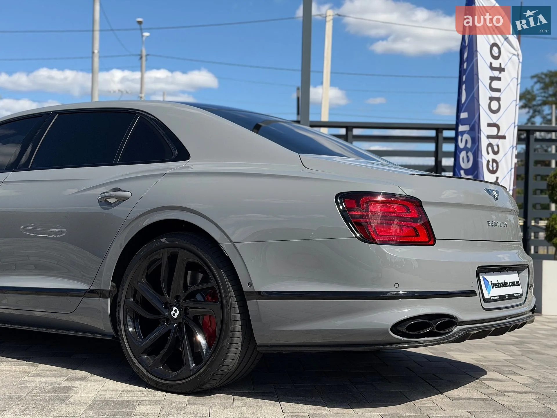 2023 Bentley Flying Spur - мініатюра 12