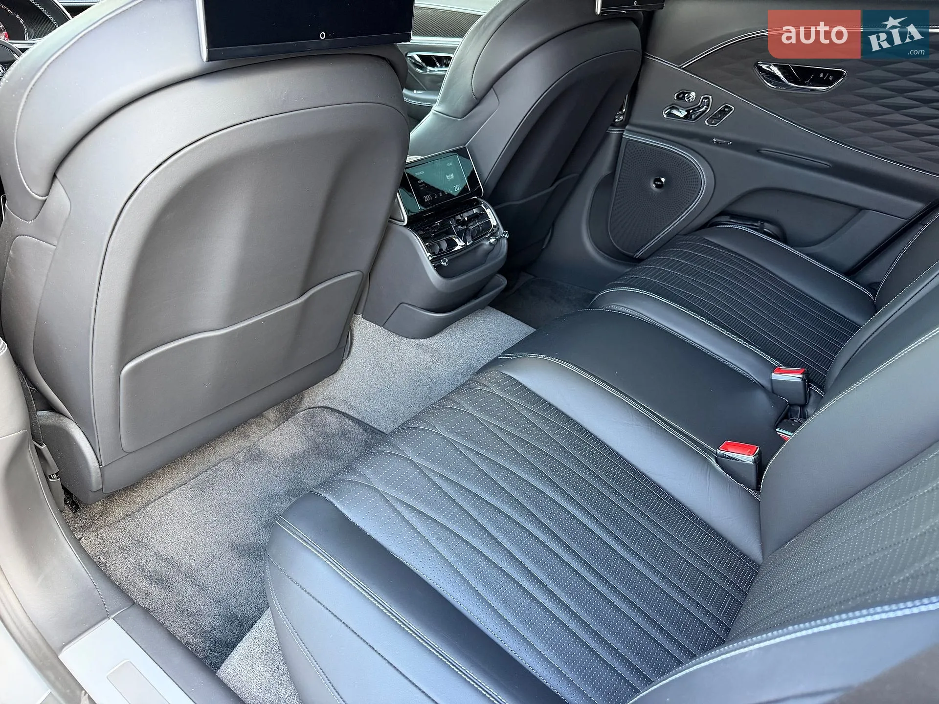 2023 Bentley Flying Spur - мініатюра 28