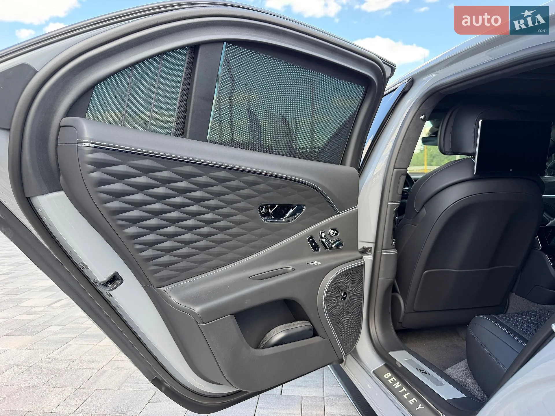 2023 Bentley Flying Spur - мініатюра 29