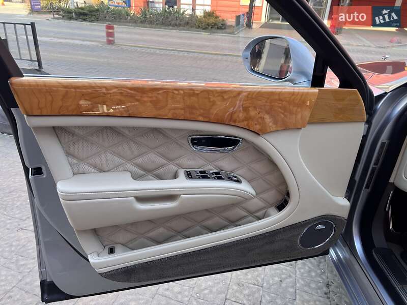 Седан Bentley Mulsanne 2010 в Львове