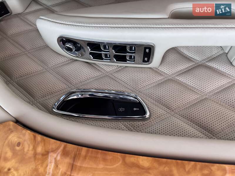 Седан Bentley Mulsanne 2010 в Львове