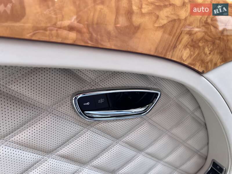 Седан Bentley Mulsanne 2010 в Львове