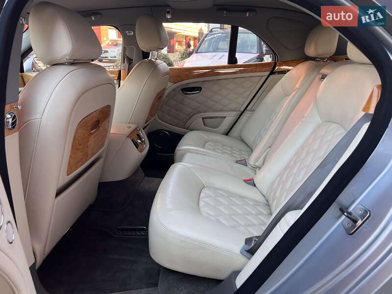 Седан Bentley Mulsanne 2010 в Львове
