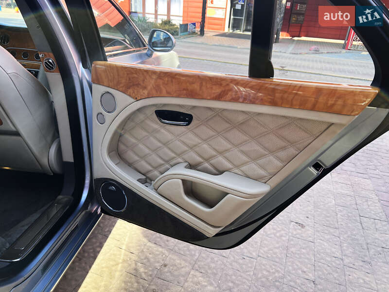 Седан Bentley Mulsanne 2010 в Львове