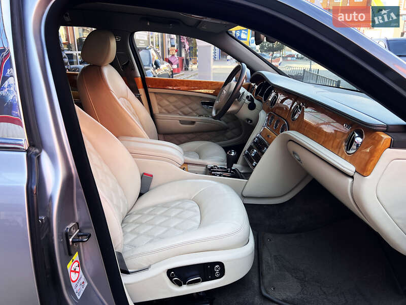Седан Bentley Mulsanne 2010 в Львове