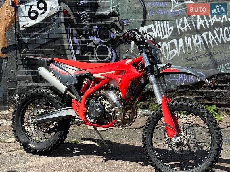 Мотоцикл Позашляховий (Enduro) Beta RR 2T 2025 в Києві фото Мотоцикл Позашляховий (Enduro) Beta RR 2T 2025 в Києві