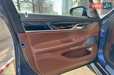 Седан BMW-Alpina B7 2017 в 