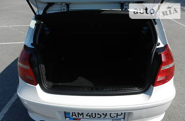 Седан BMW 1 Series 2009 в 