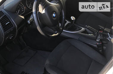 Хетчбек BMW 1 Series 2011 в 
