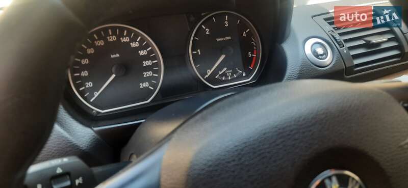 Хетчбек BMW 1 Series 2010 в Первомайську