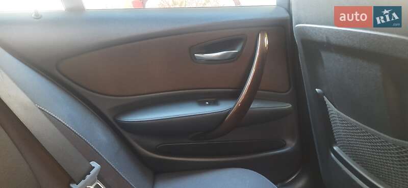 Хетчбек BMW 1 Series 2010 в Первомайську