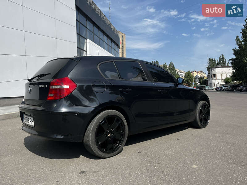 Хэтчбек BMW 1 Series 2007 в Запорожье