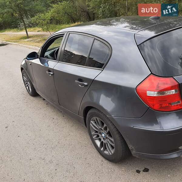 Хэтчбек BMW 1 Series 2007 в Запорожье
