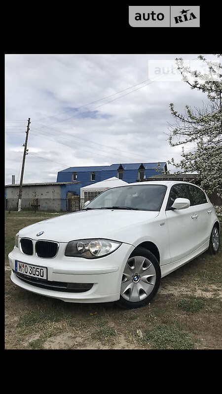 Хэтчбек BMW 1 Series 2010 в Херсоне