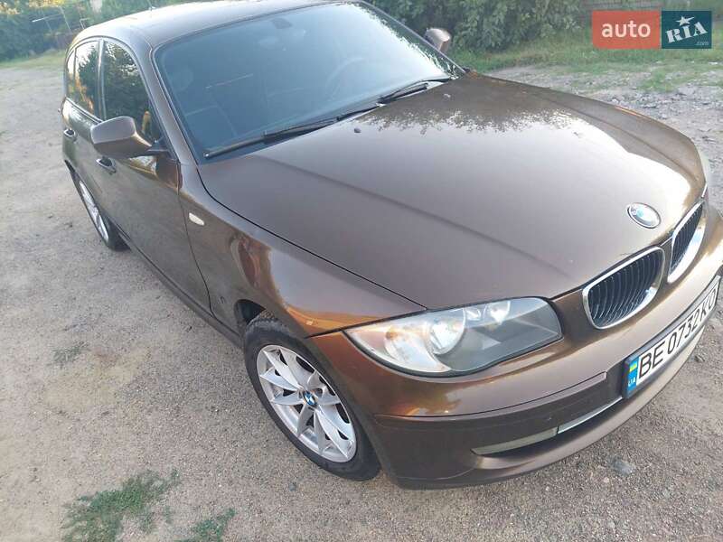 Хетчбек BMW 1 Series 2010 в Первомайську