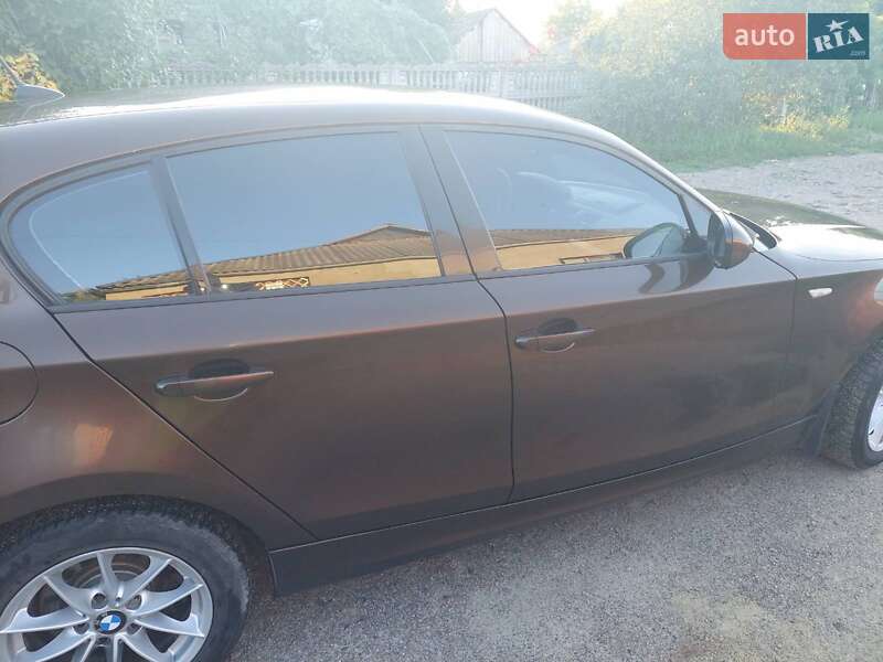 Хетчбек BMW 1 Series 2010 в Первомайську