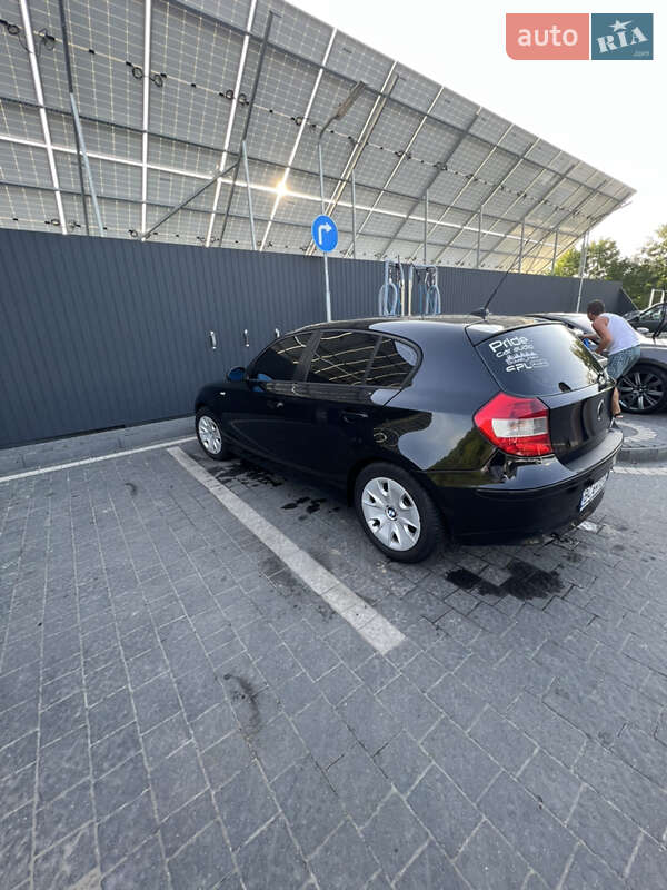 Хэтчбек BMW 1 Series 2006 в Самборе