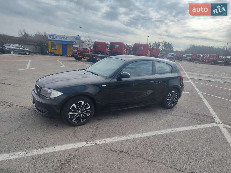 Хэтчбек BMW 1 Series 2009 в 