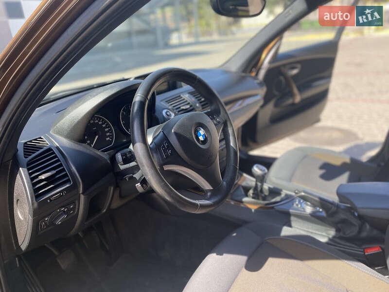 Хэтчбек BMW 1 Series 2011 в Ивано-Франковске