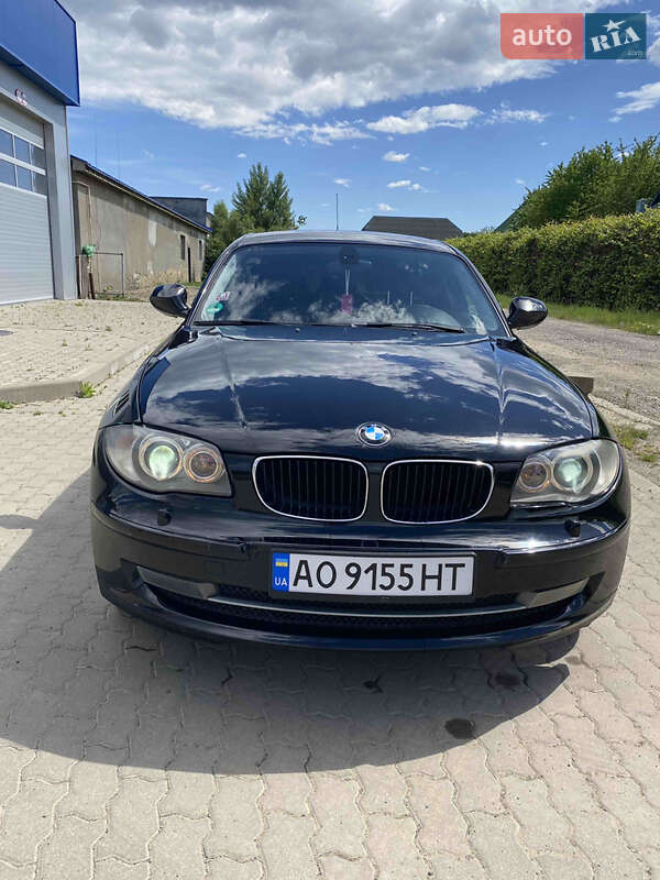 Хетчбек BMW 1 Series 2009 в Мукачевому