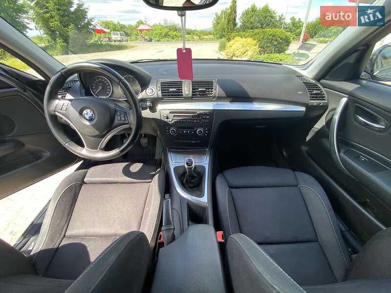 Хетчбек BMW 1 Series 2009 в Мукачевому