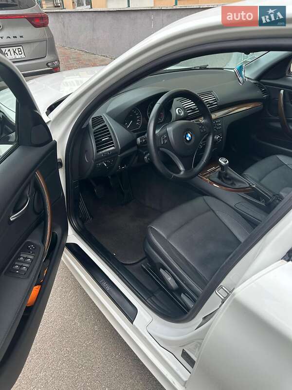 Хетчбек BMW 1 Series 2010 в Києві фото 7 Хетчбек BMW 1 Series 2010 в Києві