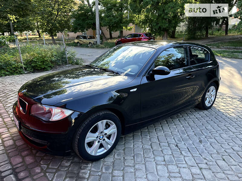 Хэтчбек BMW 1 Series 2008 в Харькове