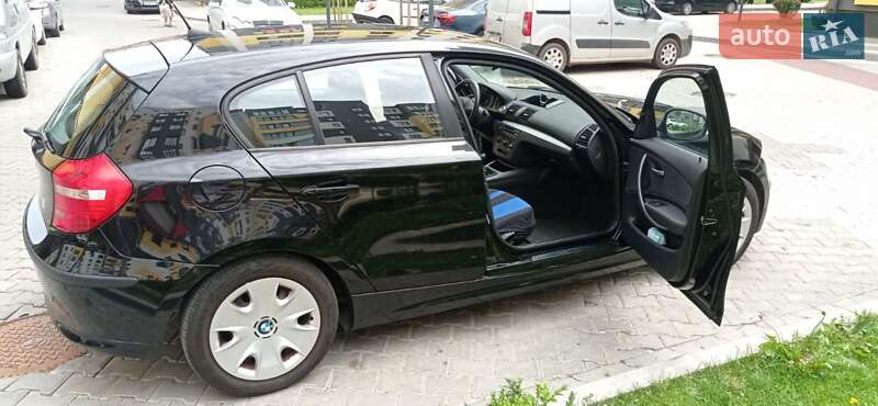 Хэтчбек BMW 1 Series 2010 в Ивано-Франковске