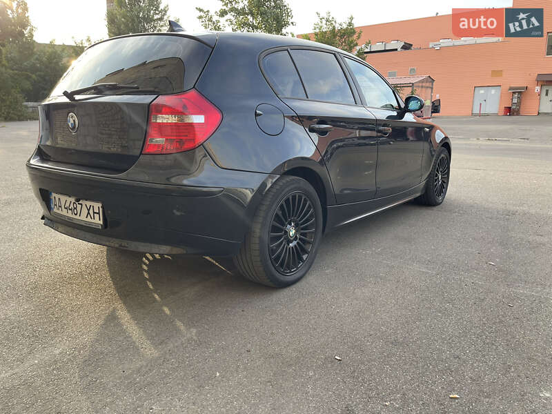 Хэтчбек BMW 1 Series 2005 в Киеве