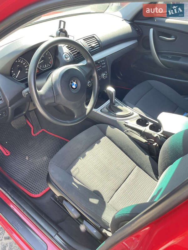 Хэтчбек BMW 1 Series 2009 в Днепре