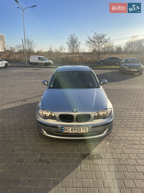 Хэтчбек BMW 1 Series 2009 в Львове