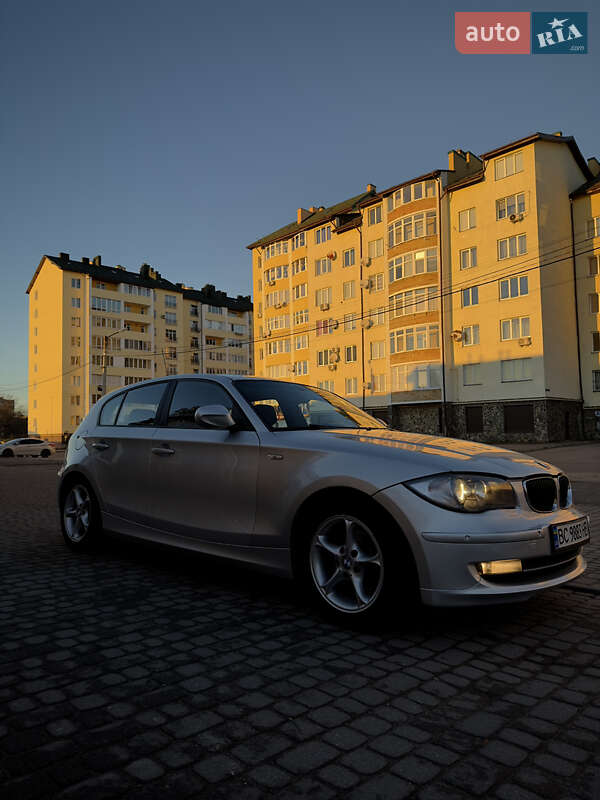 Хетчбек BMW 1 Series 2010 в 