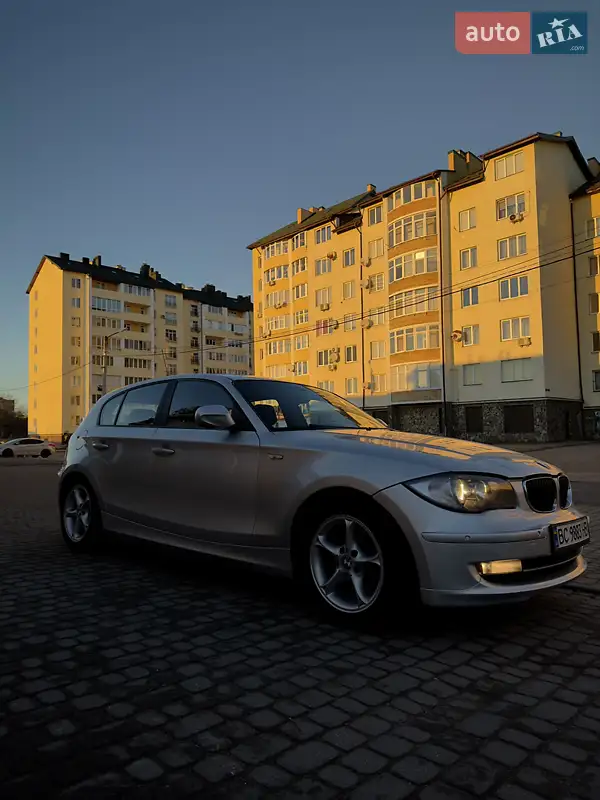 Хетчбек BMW 1 Series 2010 в 