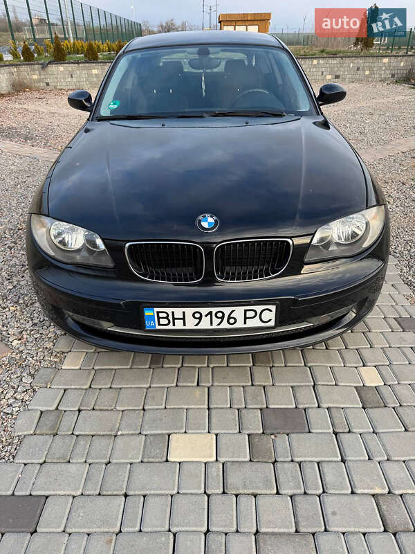 Хэтчбек BMW 1 Series 2008 в Южном