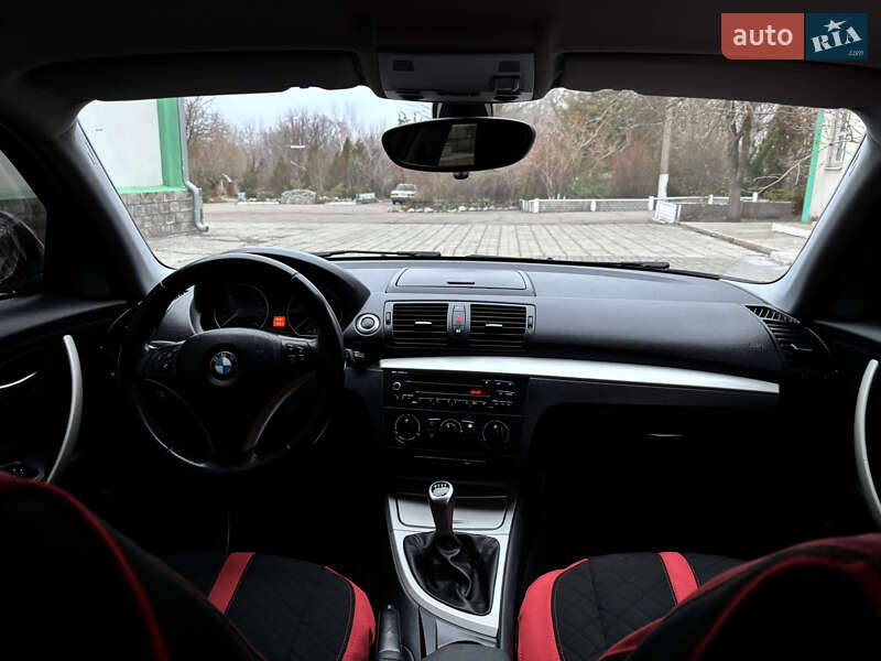 Хетчбек BMW 1 Series 2011 в Запоріжжі