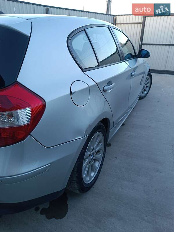 Хэтчбек BMW 1 Series 2005 в Банилове