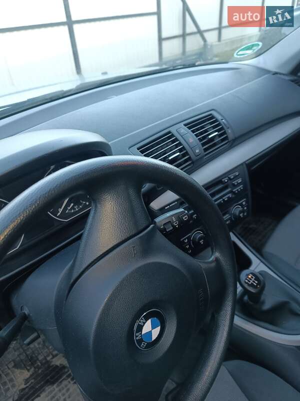 Хэтчбек BMW 1 Series 2005 в Банилове