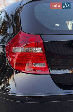 Хетчбек BMW 1 Series 2010 в 