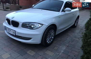 Хетчбек BMW 1 Series 2009 в 